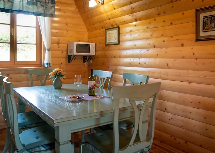 Runolist Mountain - 3 With Pool & Near Risnjak Horská chata Crni Lug