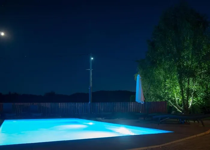 Runolist Mountain - 3 With Pool & Near Risnjak シャレー