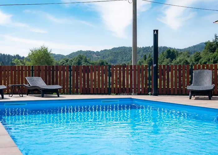 Runolist Mountain - 3 With Pool & Near Risnjak